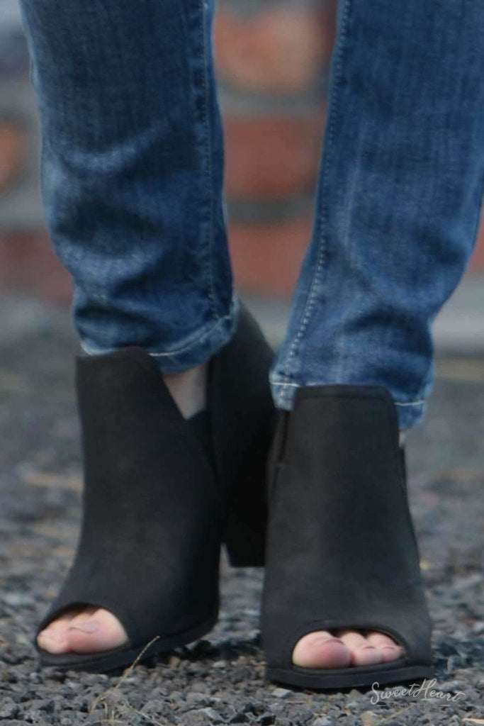 Keeping The Pace - Peep Toe Black Booties