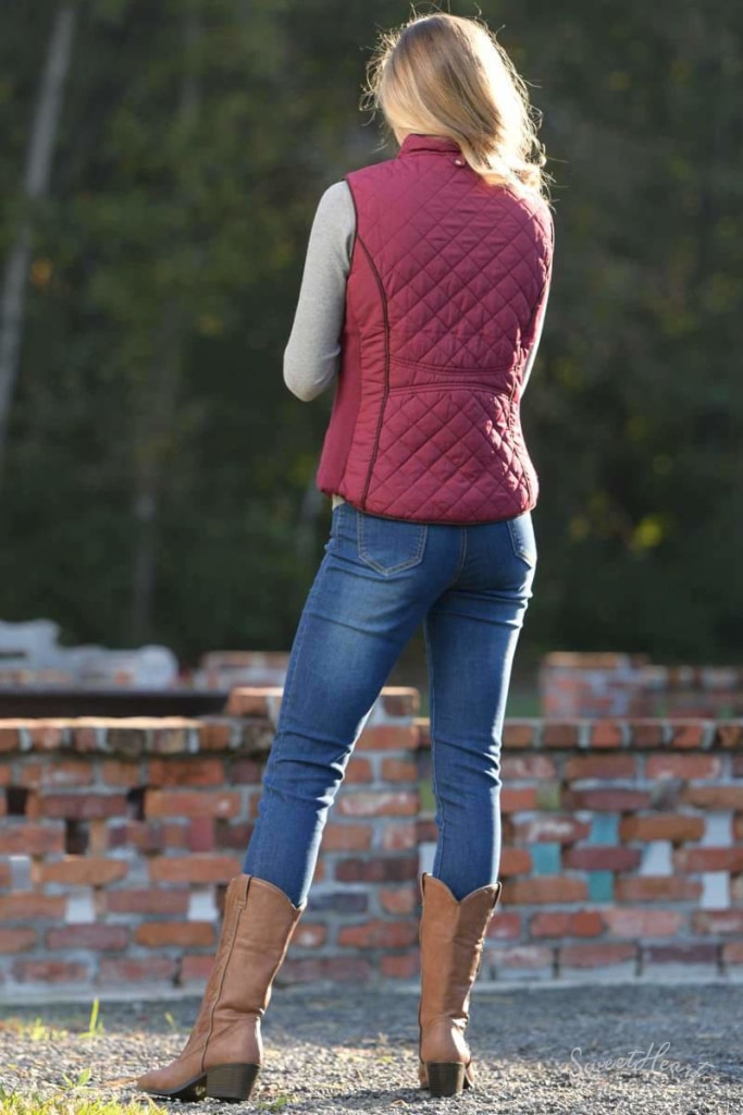Hold Me Tight - Quilted Vest In Burgundy